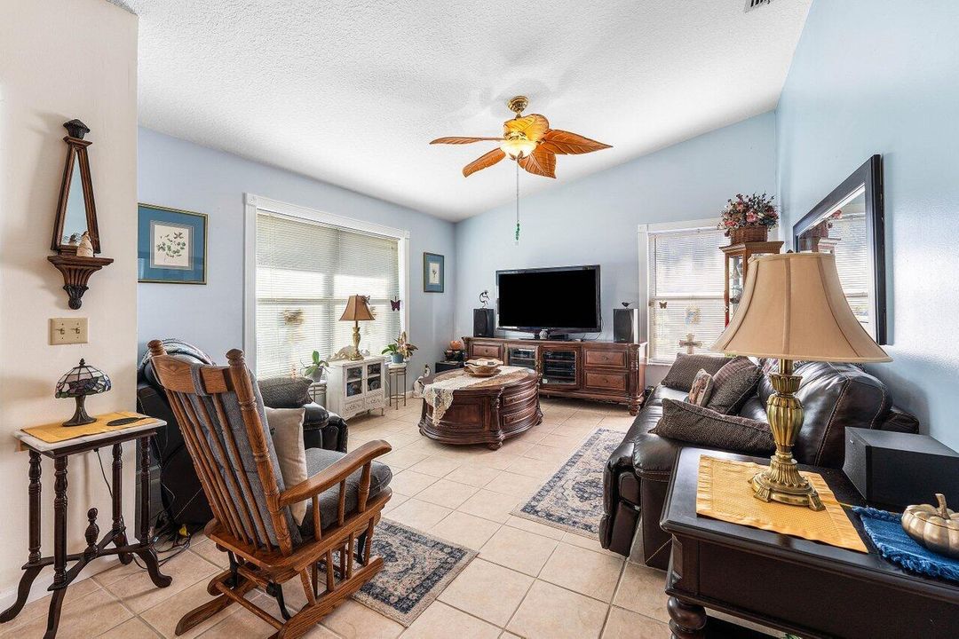 En Venta: $599,900 (4 camas, 2 baños, 1534 Pies cuadrados)