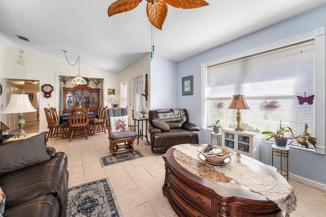 En Venta: $599,900 (4 camas, 2 baños, 1534 Pies cuadrados)