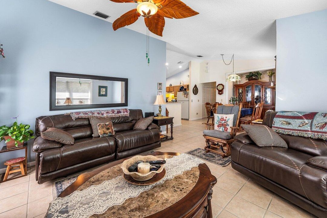 En Venta: $599,900 (4 camas, 2 baños, 1534 Pies cuadrados)