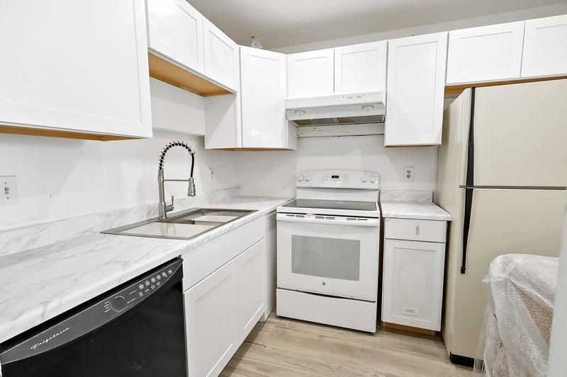 For Sale: $100,000 (1 beds, 1 baths, 630 Square Feet)