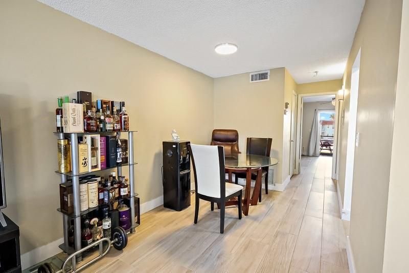 For Sale: $100,000 (1 beds, 1 baths, 630 Square Feet)