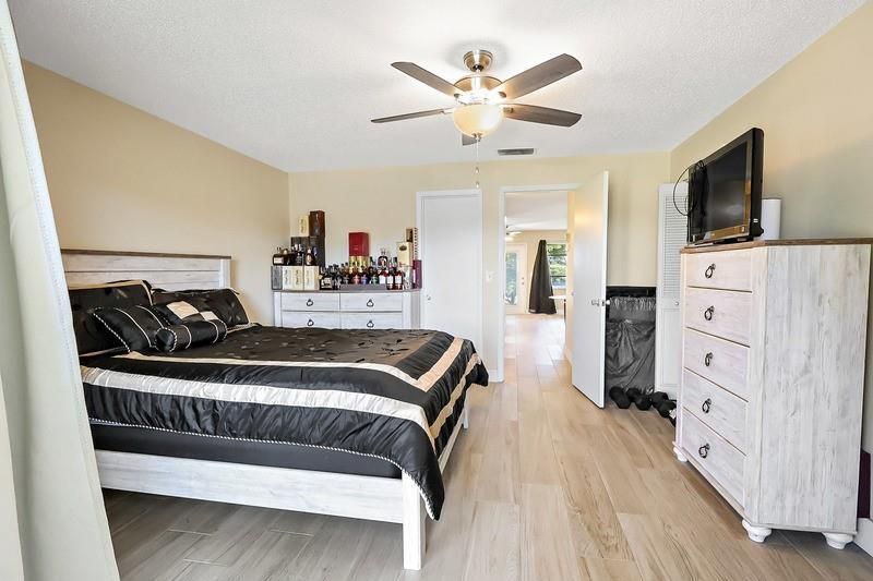 For Sale: $100,000 (1 beds, 1 baths, 630 Square Feet)