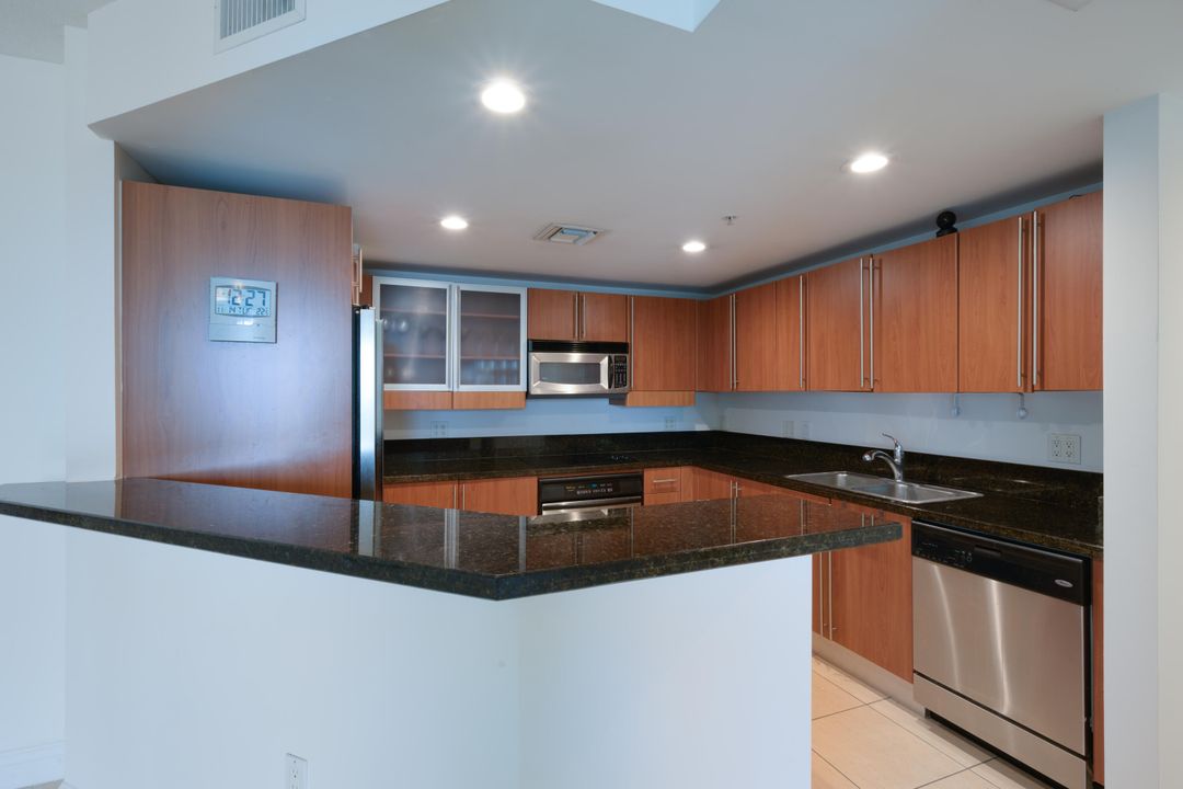 En Venta: $670,000 (3 camas, 3 baños, 2033 Pies cuadrados)