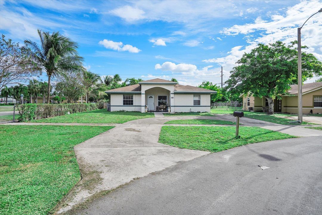 Active With Contract: $425,000 (4 beds, 2 baths, 1634 Square Feet)