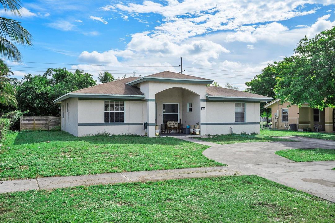 Active With Contract: $425,000 (4 beds, 2 baths, 1634 Square Feet)