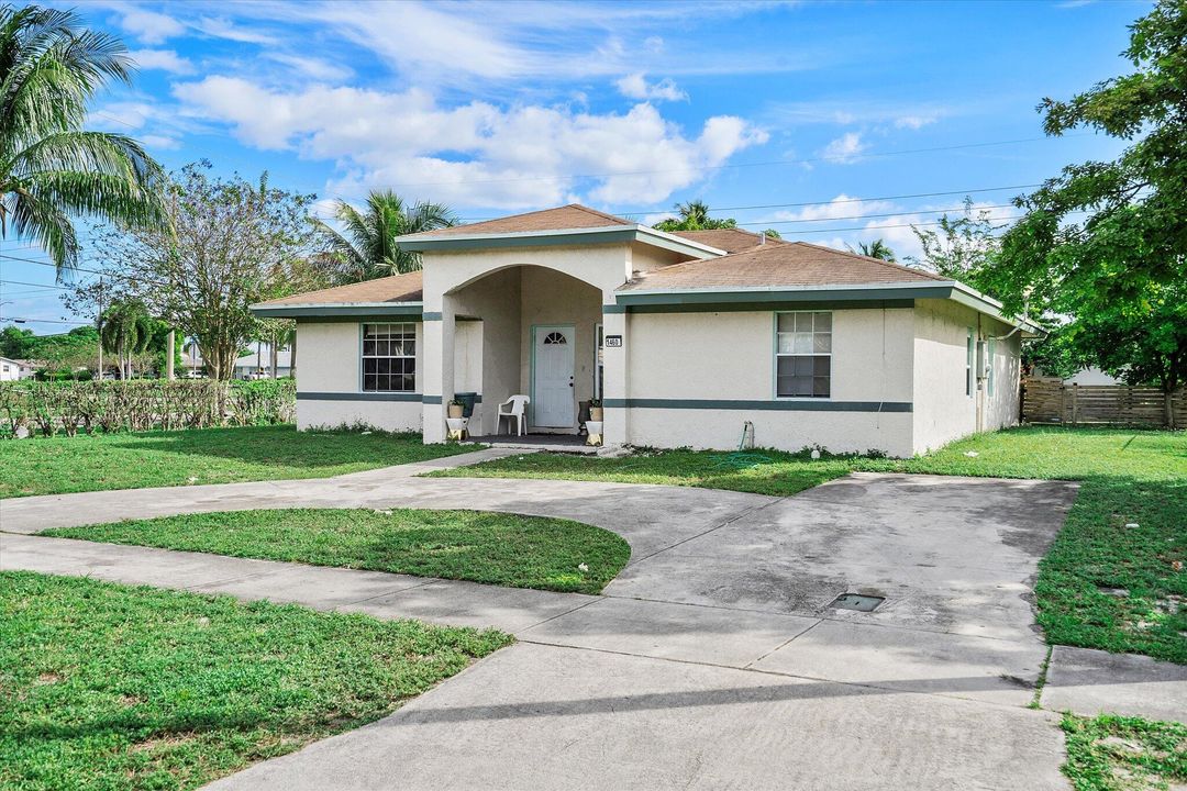 Active With Contract: $425,000 (4 beds, 2 baths, 1634 Square Feet)