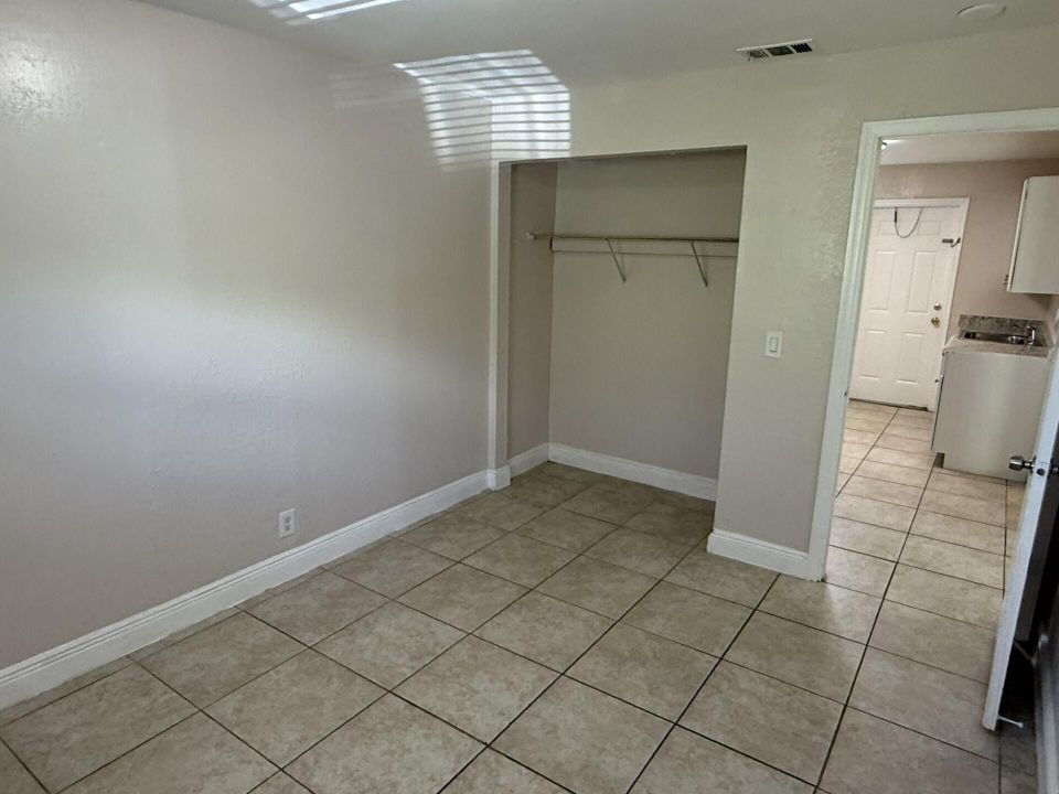 出租: $1,450 (2 贝兹, 1 浴室, 800 平方英尺)