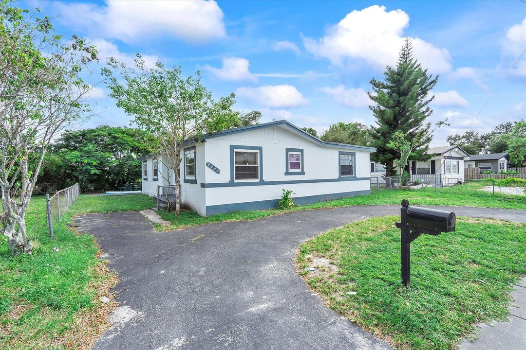 Active With Contract: $385,000 (3 beds, 1 baths, 1678 Square Feet)