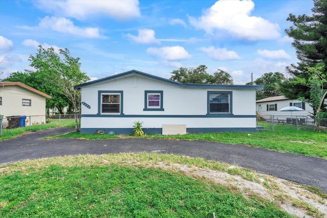 Active With Contract: $385,000 (3 beds, 1 baths, 1678 Square Feet)