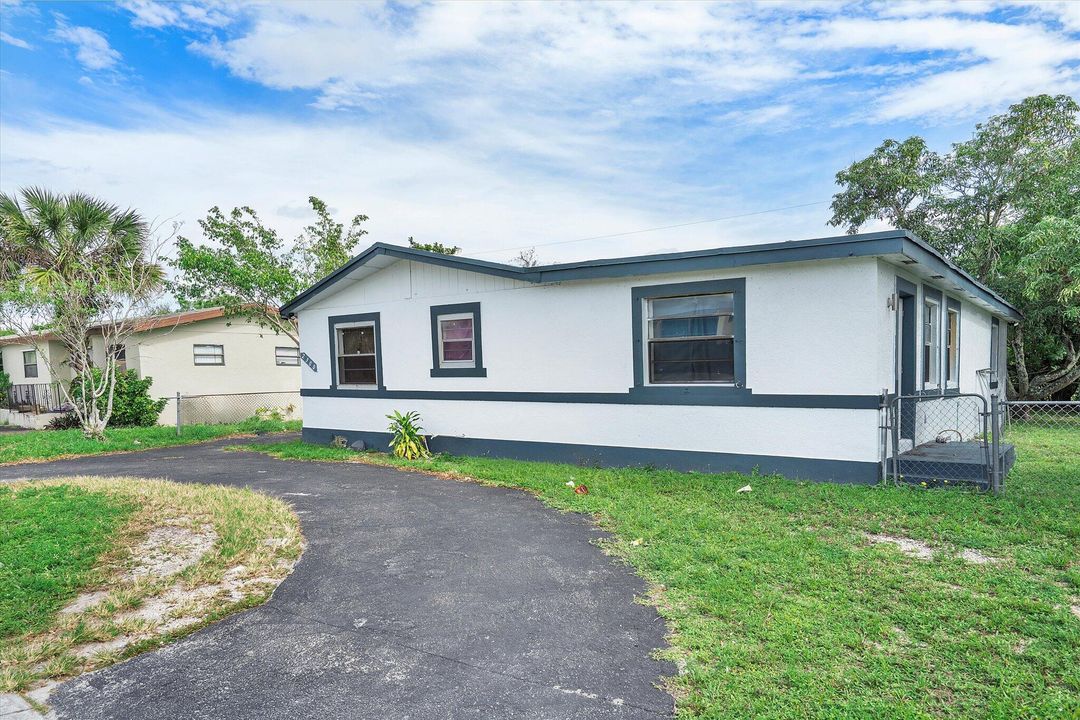 Active With Contract: $385,000 (3 beds, 1 baths, 1678 Square Feet)