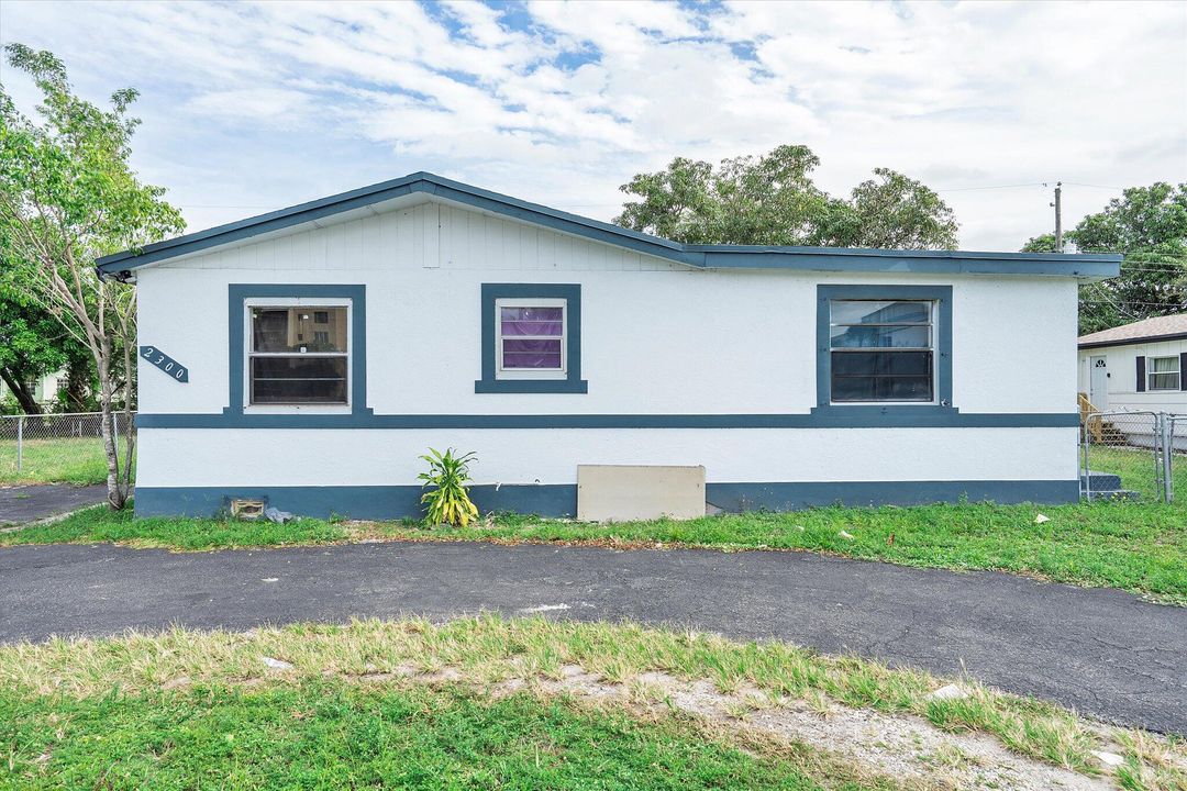 Active With Contract: $385,000 (3 beds, 1 baths, 1678 Square Feet)