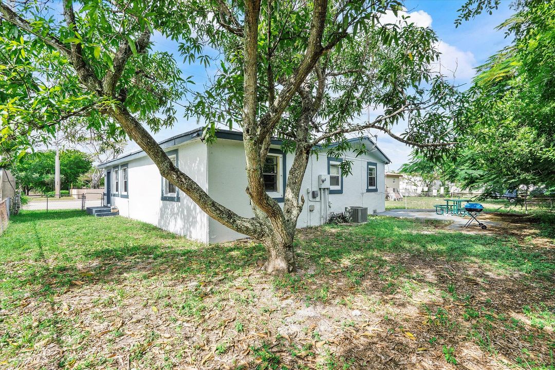 Active With Contract: $385,000 (3 beds, 1 baths, 1678 Square Feet)