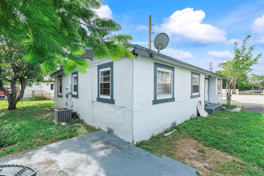 Active With Contract: $385,000 (3 beds, 1 baths, 1678 Square Feet)