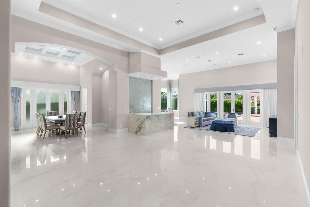 合同活跃: $2,490,000 (4 贝兹, 4 浴室, 3581 平方英尺)