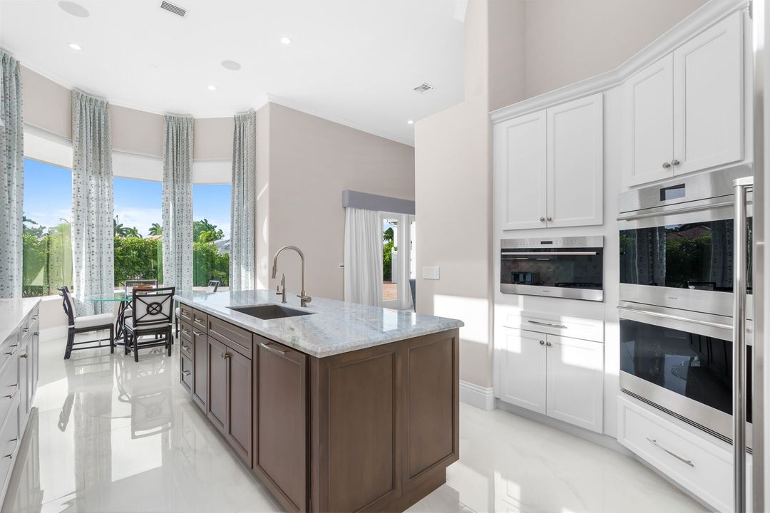 合同活跃: $2,490,000 (4 贝兹, 4 浴室, 3581 平方英尺)