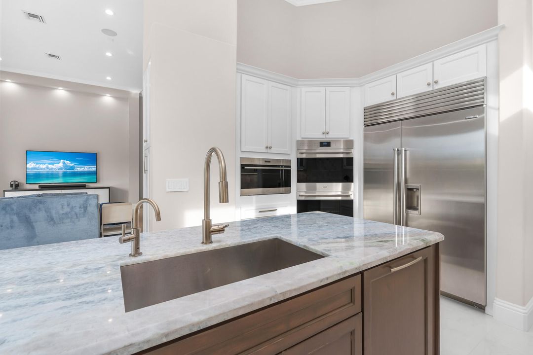 合同活跃: $2,490,000 (4 贝兹, 4 浴室, 3581 平方英尺)