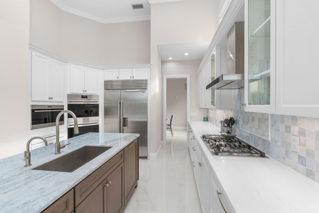 合同活跃: $2,490,000 (4 贝兹, 4 浴室, 3581 平方英尺)