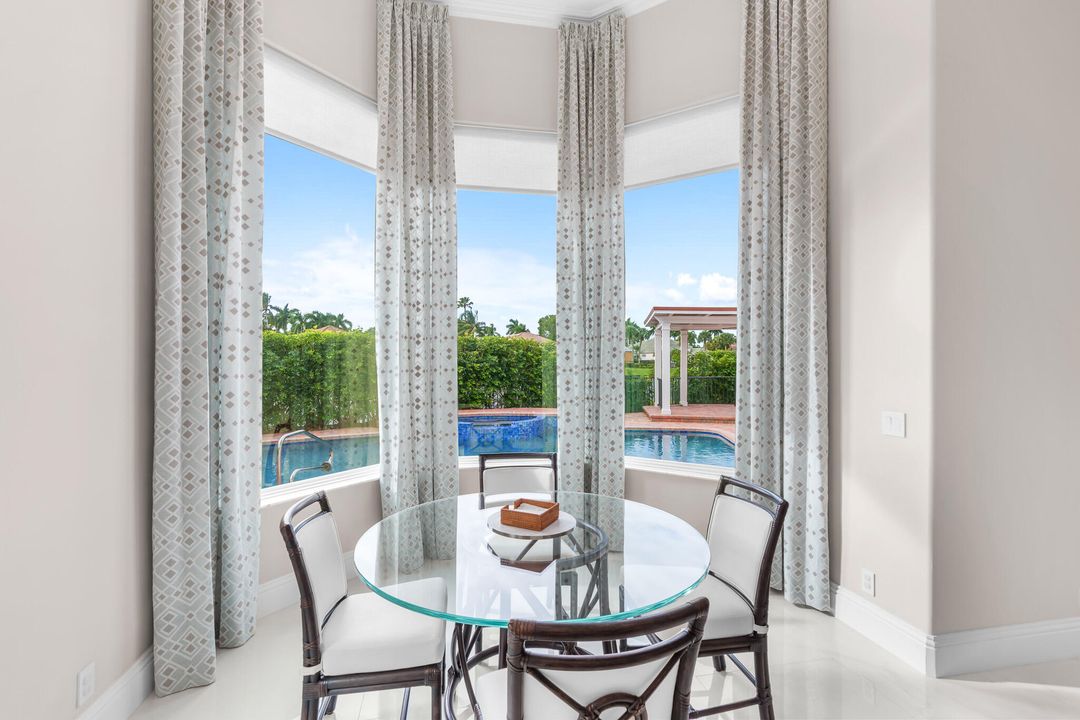 合同活跃: $2,490,000 (4 贝兹, 4 浴室, 3581 平方英尺)