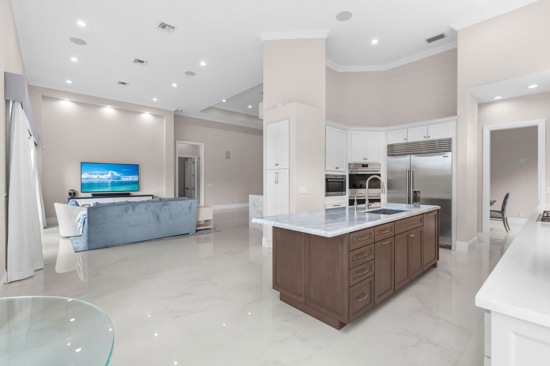 合同活跃: $2,490,000 (4 贝兹, 4 浴室, 3581 平方英尺)