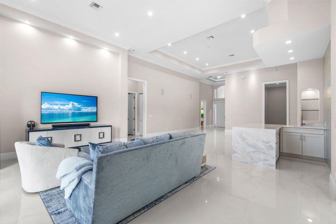 合同活跃: $2,490,000 (4 贝兹, 4 浴室, 3581 平方英尺)