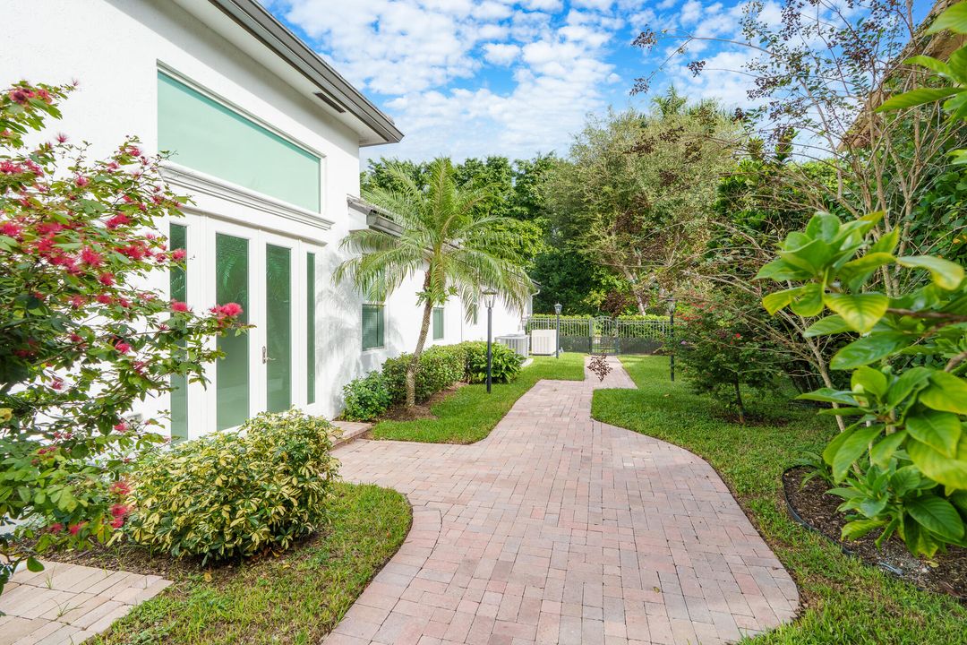 合同活跃: $2,490,000 (4 贝兹, 4 浴室, 3581 平方英尺)