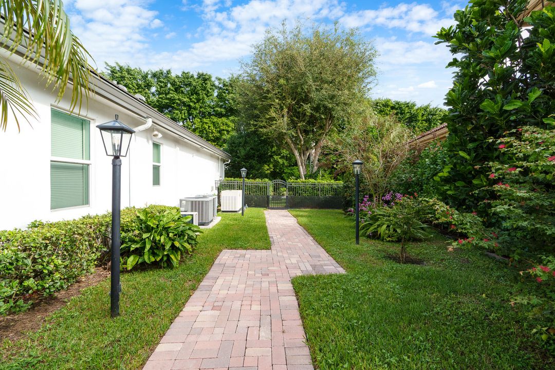 合同活跃: $2,490,000 (4 贝兹, 4 浴室, 3581 平方英尺)