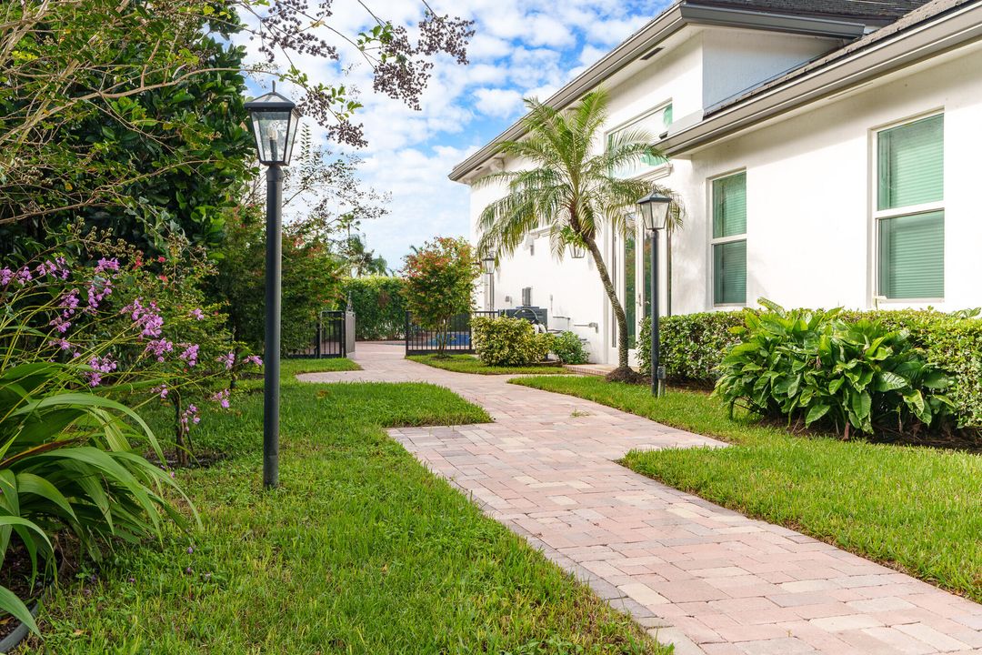 合同活跃: $2,490,000 (4 贝兹, 4 浴室, 3581 平方英尺)