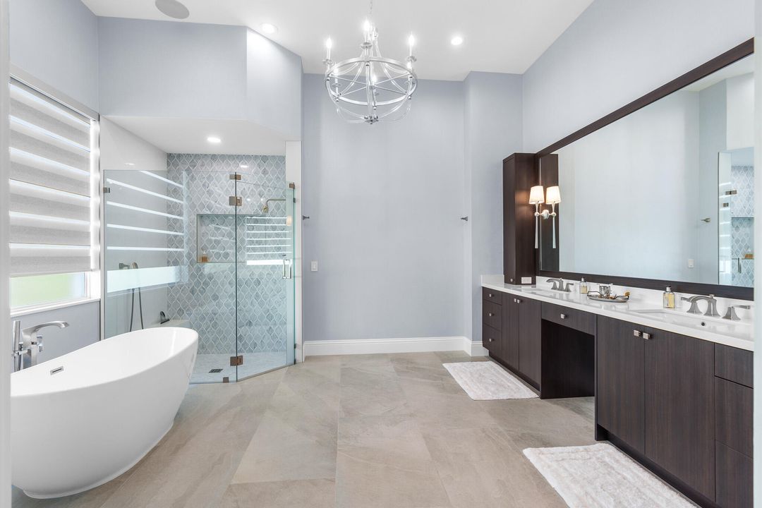 合同活跃: $2,490,000 (4 贝兹, 4 浴室, 3581 平方英尺)