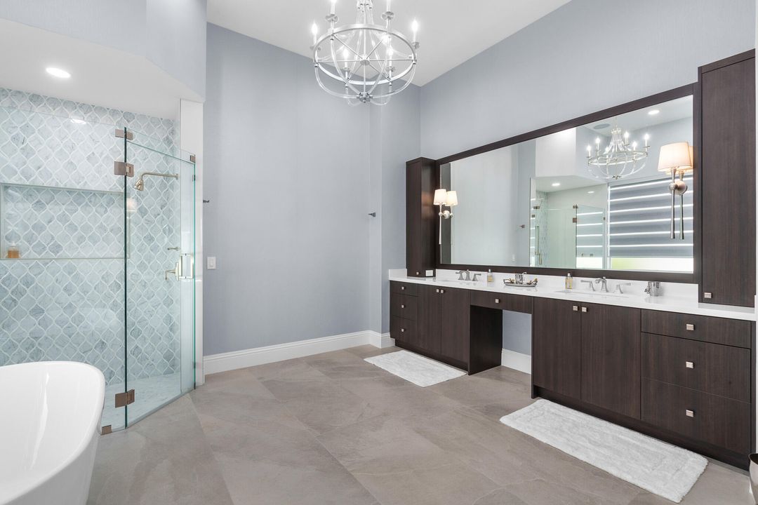 合同活跃: $2,490,000 (4 贝兹, 4 浴室, 3581 平方英尺)