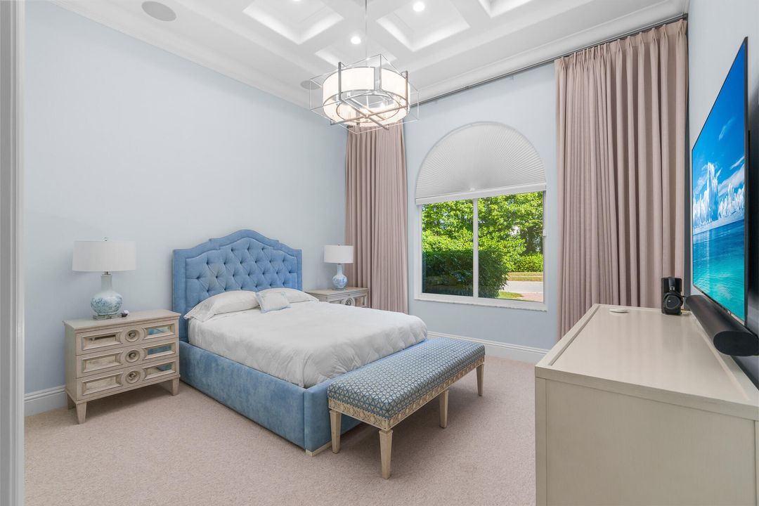 合同活跃: $2,490,000 (4 贝兹, 4 浴室, 3581 平方英尺)