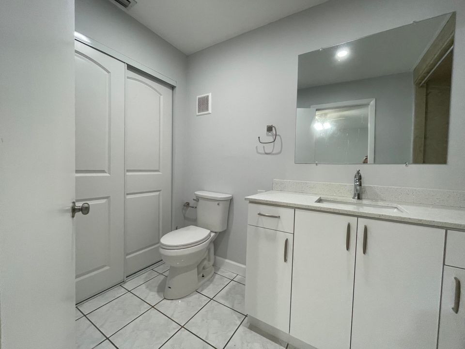For Sale: $165,000 (1 beds, 1 baths, 722 Square Feet)
