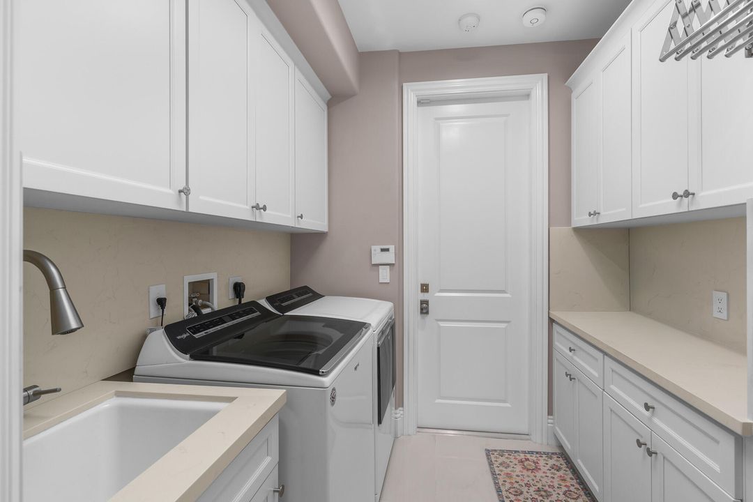 合同活跃: $2,490,000 (4 贝兹, 4 浴室, 3581 平方英尺)