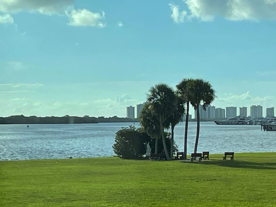 Active With Contract: $785,000 (3 beds, 3 baths, 1895 Square Feet)