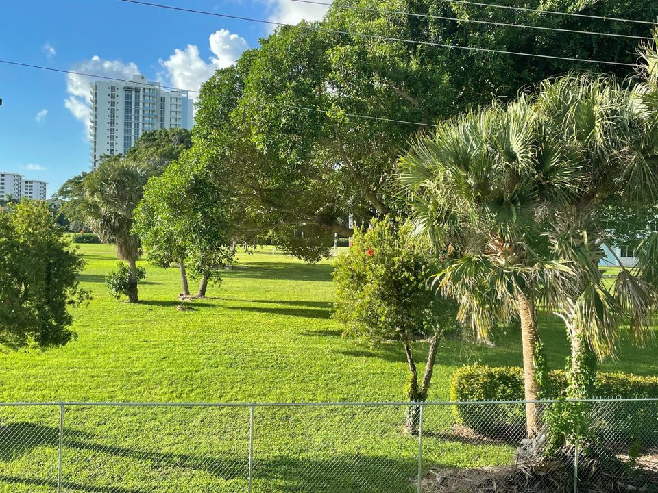 Active With Contract: $785,000 (3 beds, 3 baths, 1895 Square Feet)
