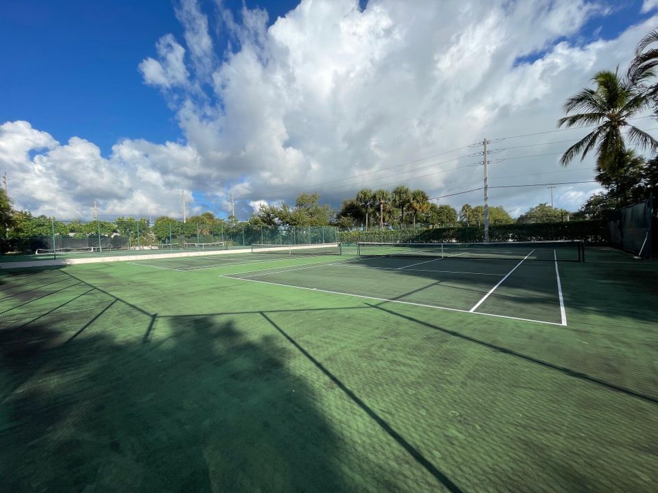 Active With Contract: $785,000 (3 beds, 3 baths, 1895 Square Feet)