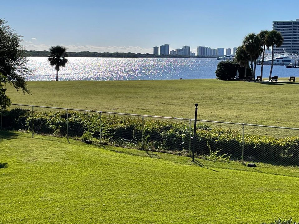 Active With Contract: $785,000 (3 beds, 3 baths, 1895 Square Feet)