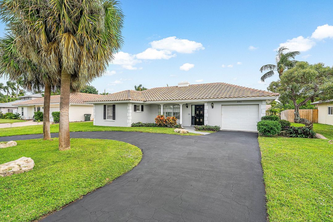 For Sale: $774,900 (3 beds, 2 baths, 1435 Square Feet)