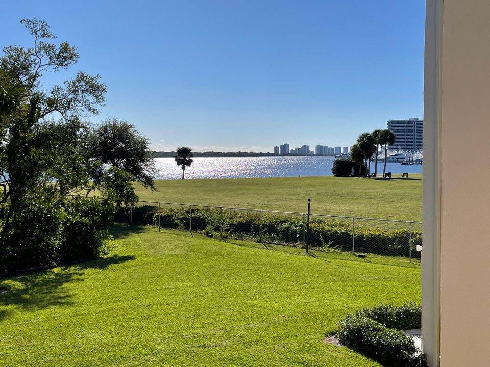 Active With Contract: $785,000 (3 beds, 3 baths, 1895 Square Feet)