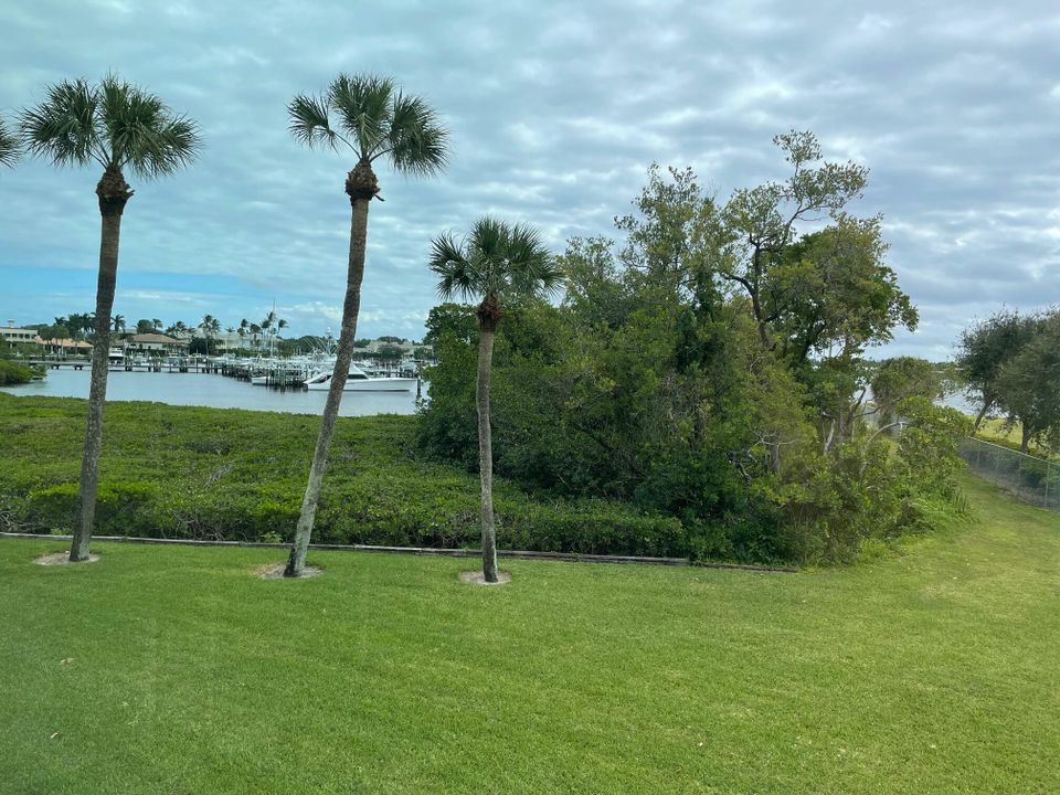 Active With Contract: $785,000 (3 beds, 3 baths, 1895 Square Feet)