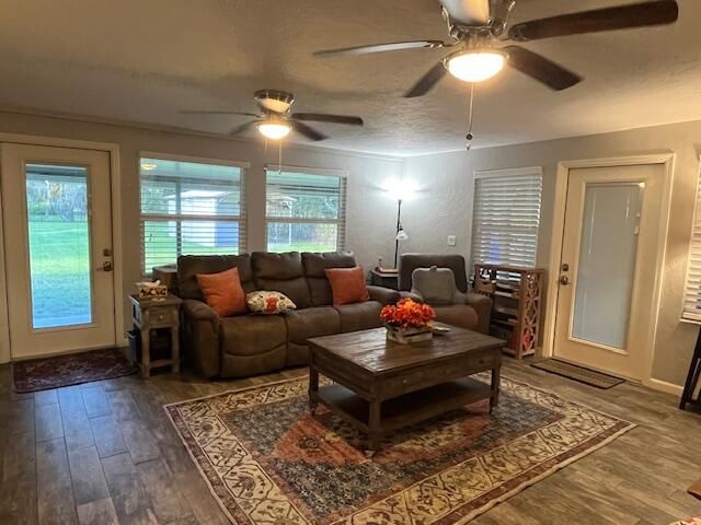 Active With Contract: $380,000 (3 beds, 2 baths, 1943 Square Feet)