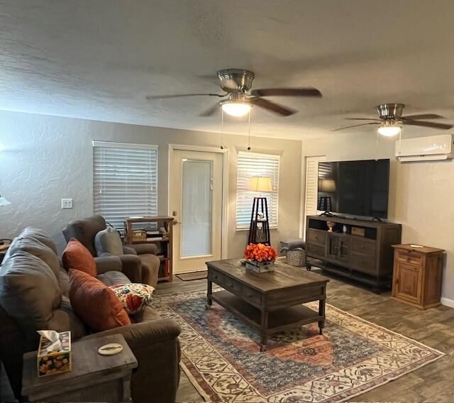 Active With Contract: $380,000 (3 beds, 2 baths, 1943 Square Feet)