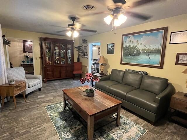 Active With Contract: $380,000 (3 beds, 2 baths, 1943 Square Feet)