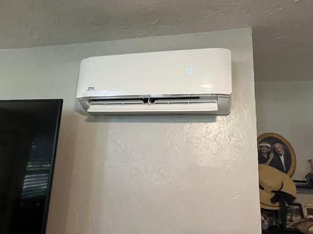 Active With Contract: $380,000 (3 beds, 2 baths, 1943 Square Feet)