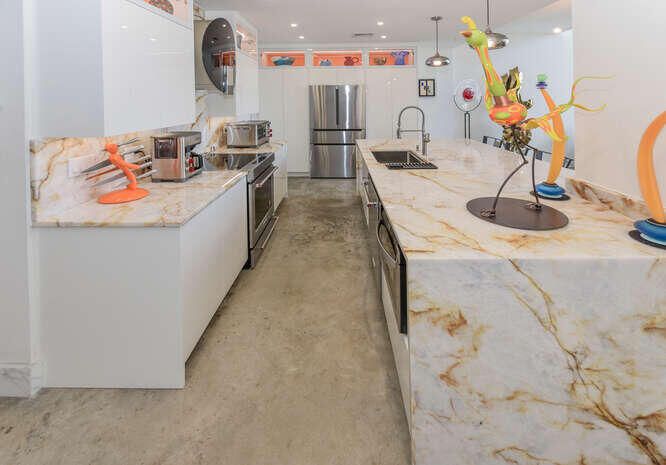 For Sale: $825,000 (2 beds, 2 baths, 2066 Square Feet)