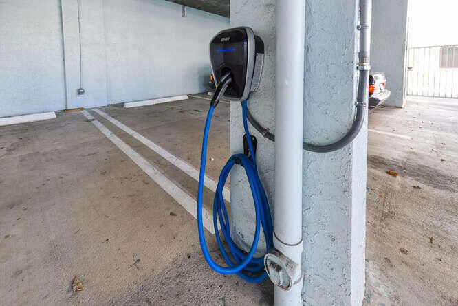 For Sale: $825,000 (2 beds, 2 baths, 2066 Square Feet)