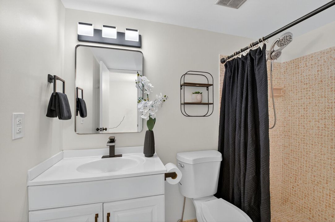 Под контрактом: $114,900 (2 спален, 2 ванн, 925 Квадратных фут)