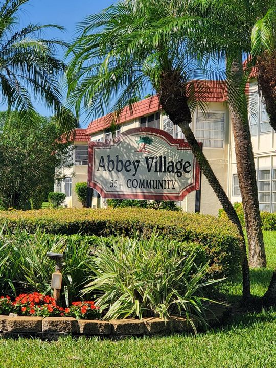 Под контрактом: $114,900 (2 спален, 2 ванн, 925 Квадратных фут)