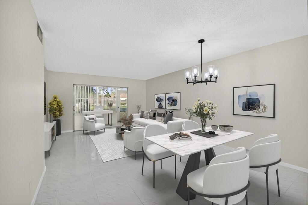 Под контрактом: $114,900 (2 спален, 2 ванн, 925 Квадратных фут)