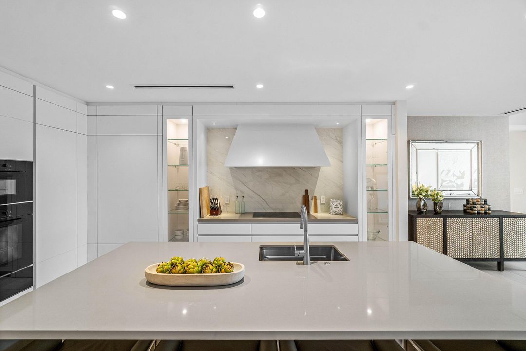 For Sale: $2,650,000 (2 beds, 2 baths, 1792 Square Feet)