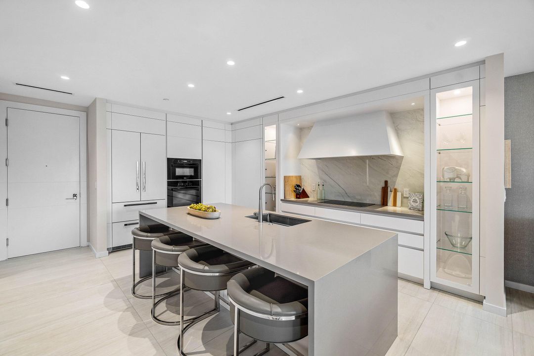 For Sale: $2,650,000 (2 beds, 2 baths, 1792 Square Feet)